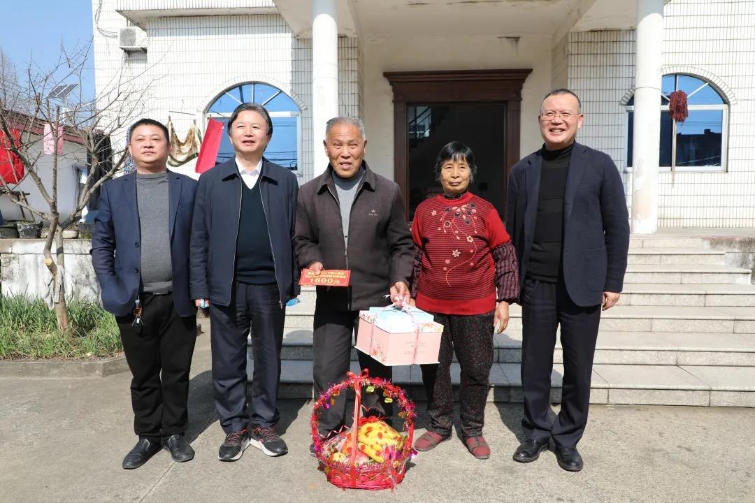 连续6年丨648名联星村老人领到“沈小平爱心助老金” 连续6年丨648名联星村老人领到“沈小平爱心助老金”