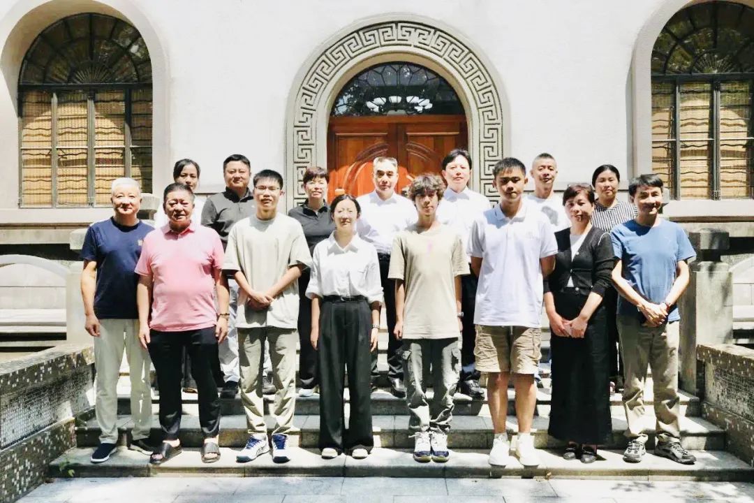 77万元奖教金!沈小平出席震泽镇企业家联盟育英奖学金发放仪式 77万元奖教金!沈小平出席震泽镇企业家联盟育英奖学金发放仪式